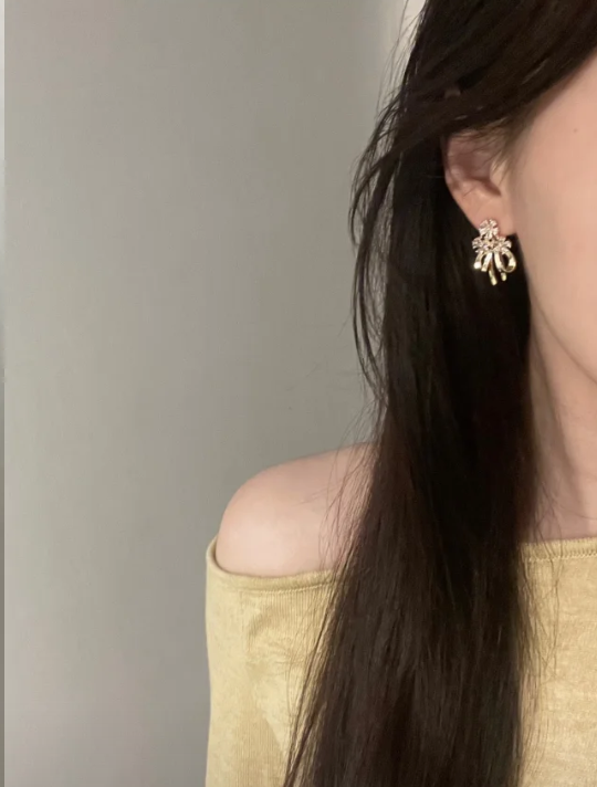 Diamond - flower Bowknot Stud Earrings