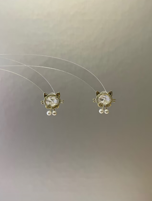 Cat - shaped Diamond Stud Earrings